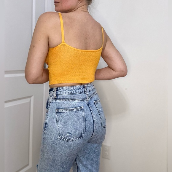 Knit Twist Front Crop Tank - Picture 4 of 6